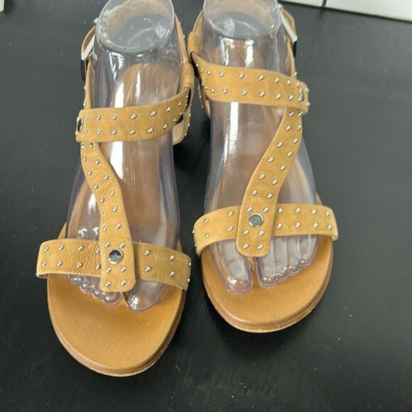 Vince Camuto Studded Wrap Around Thong Sandals Women’s Size 7 - Picture 1 of 7